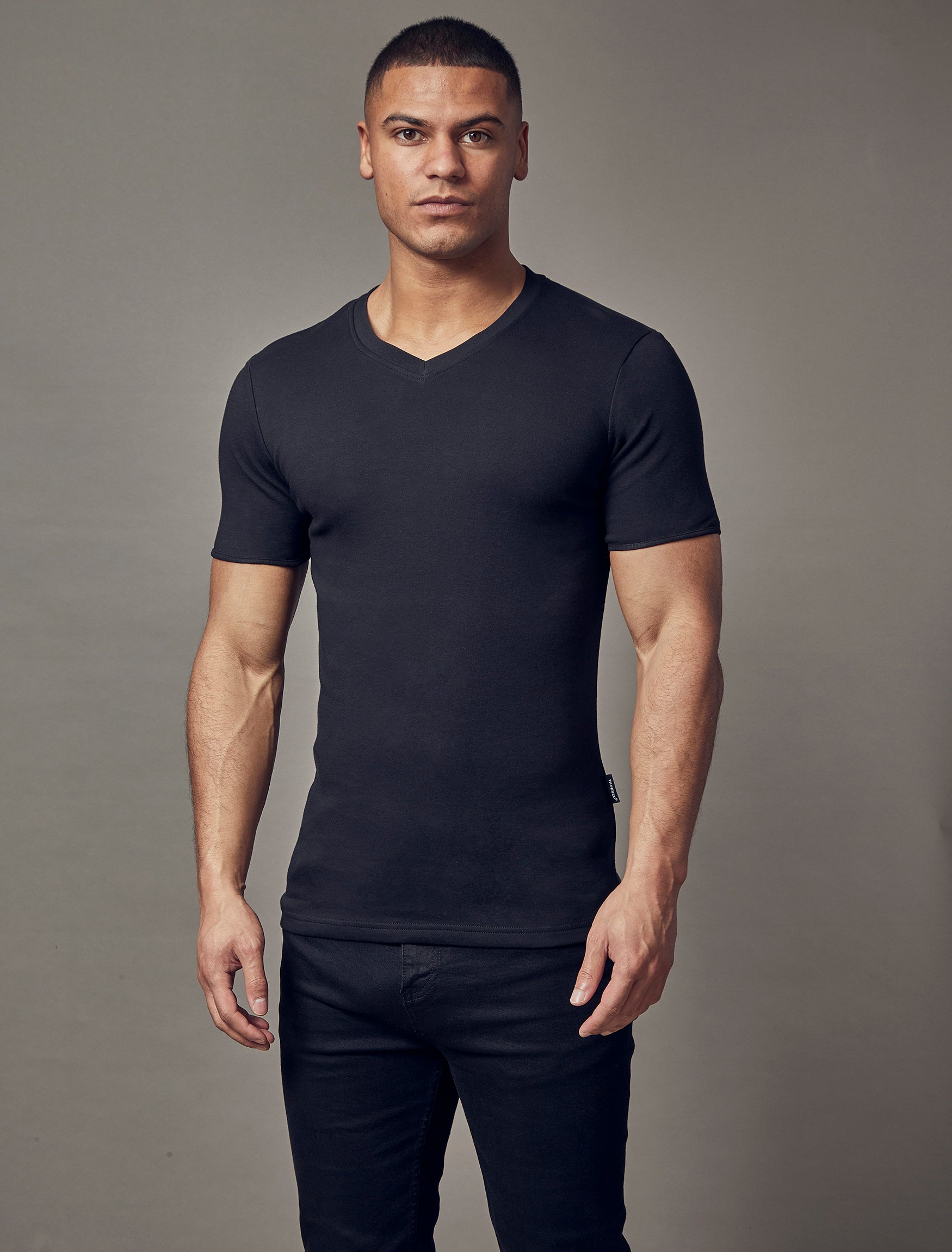 Solrig Styrke jernbane Black V-Neck Tapered Fit T-shirt | V-Neck Muscle Fit | Tapered Menswear
