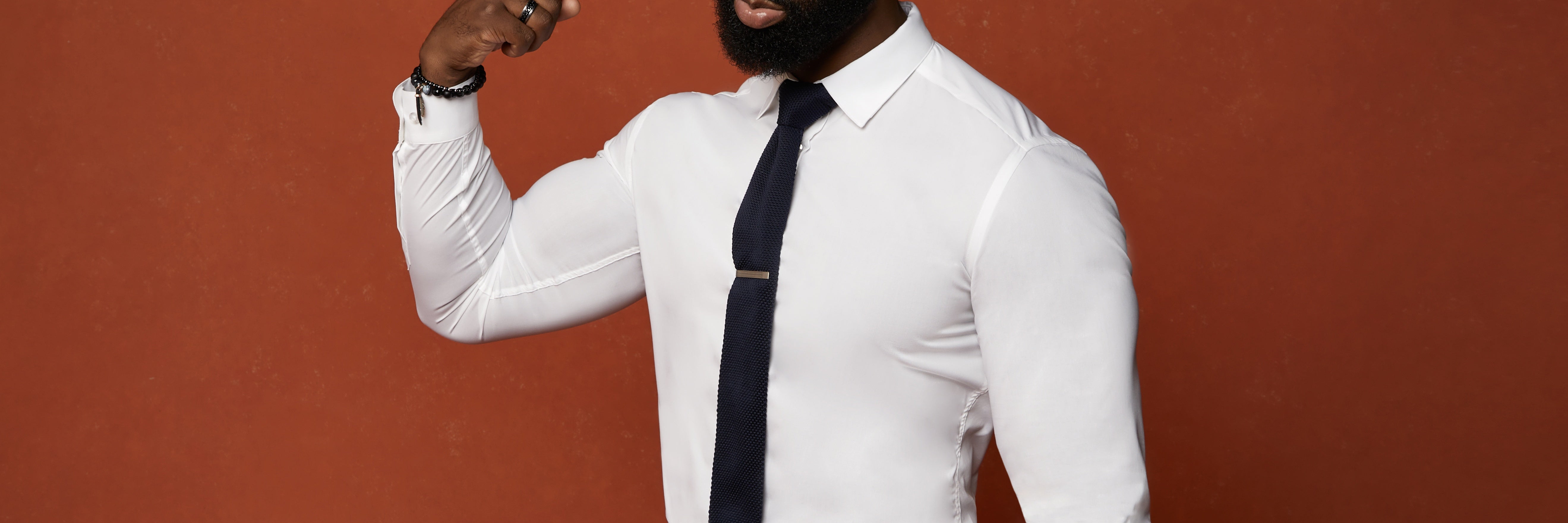athletic fit vs slim fit shirt. White athletic fit shirt by Tapered Menswear