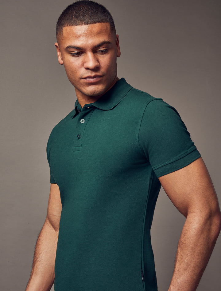  A green, short-sleeve polo shirt with a tapered fit from Tapered Menswear, highlighting its muscle-fit features for a flattering and well-defined appearance.