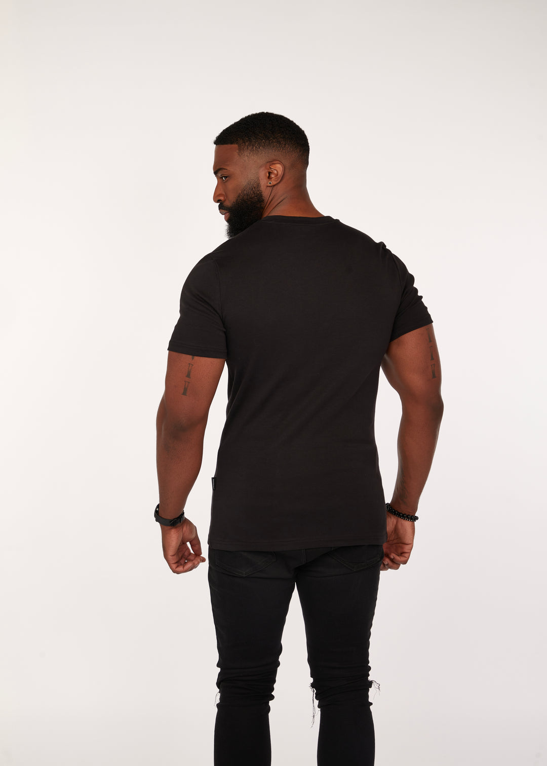 Mens Black Muscle Fit V-Neck T-Shirt. A Proportionally Fitted and Tapered Fit V Neck. The best v neck t-shirt for muscular guys.