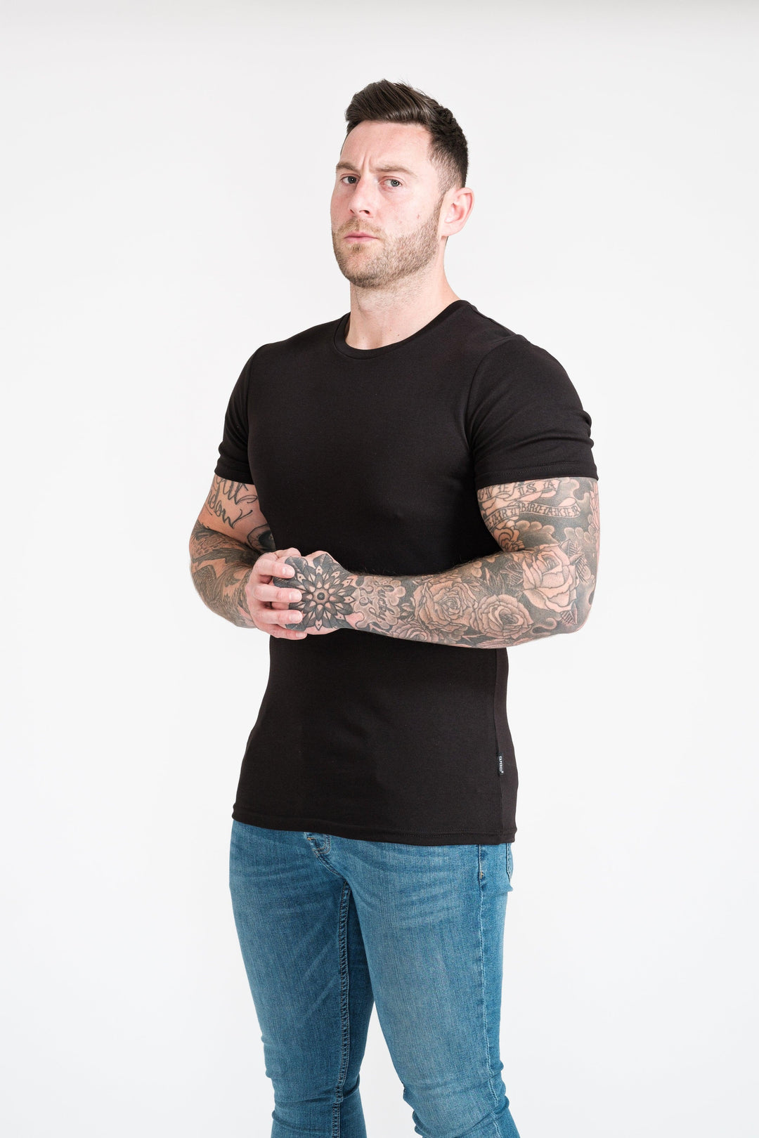 Mens Black Tapered Fit T-Shirt. A Proportionally Fitted and Muscle Fit T Shirt. The best t shirt for muscular guys.
