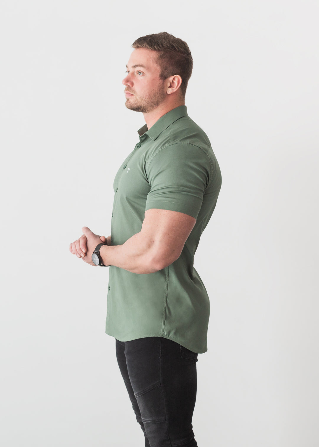 Tapered Menswear's olive shirt, designed with a tapered fit and muscle-fit features, ensuring a flattering and defined appearance.