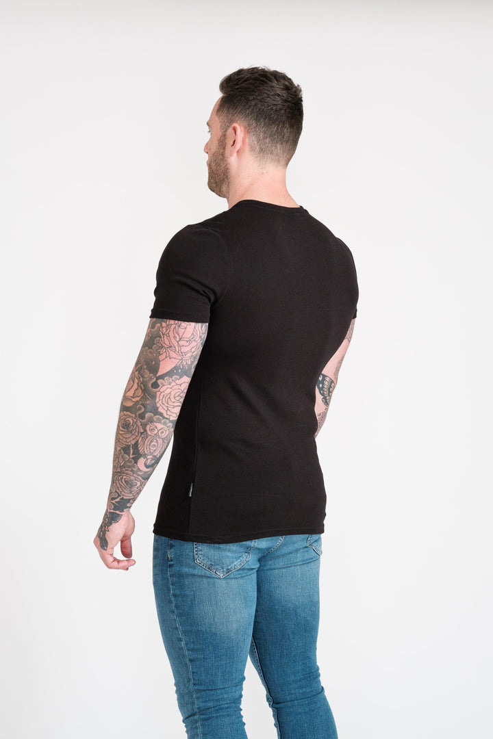 Mens Black Tapered Fit T-Shirt. A Proportionally Fitted and Muscle Fit T Shirt. Ideal for bodybuilders