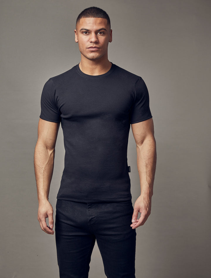 black tapered fit t-shirt, emphasizing the muscle fit features for a flattering and form fitting look by Tapered Menswear