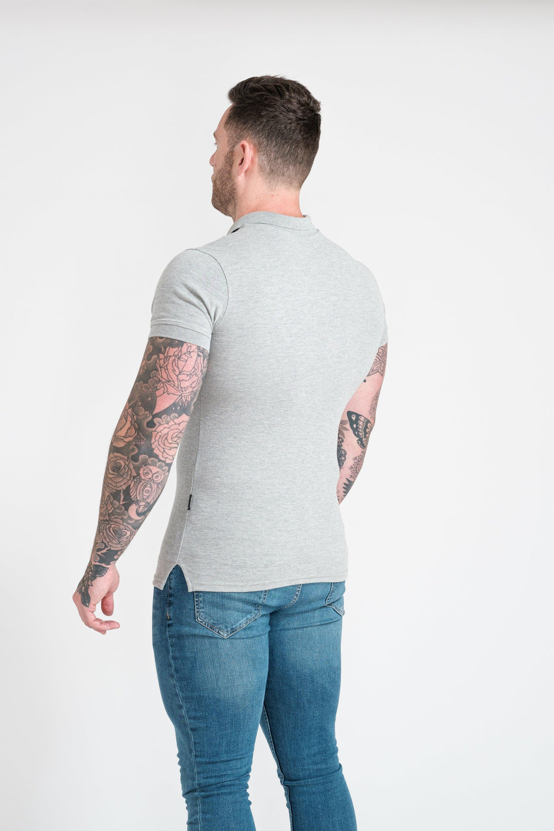 Short sleeve Muscle Fit in grey. A Proportionally Fitted and Muscle Fit Polo. Ideal for muscular guys.