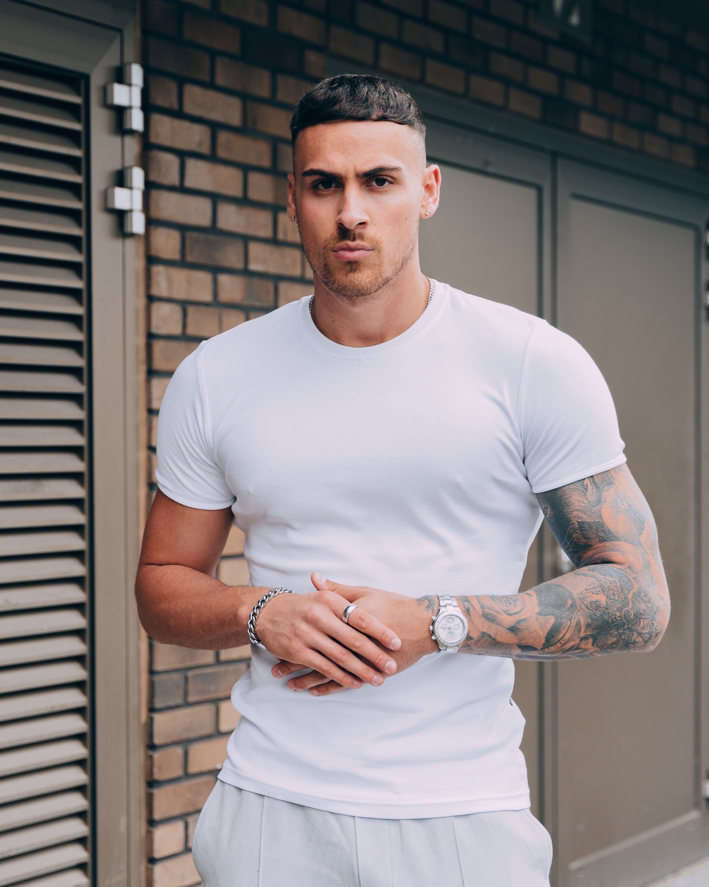 Best fitting white t shirt sale